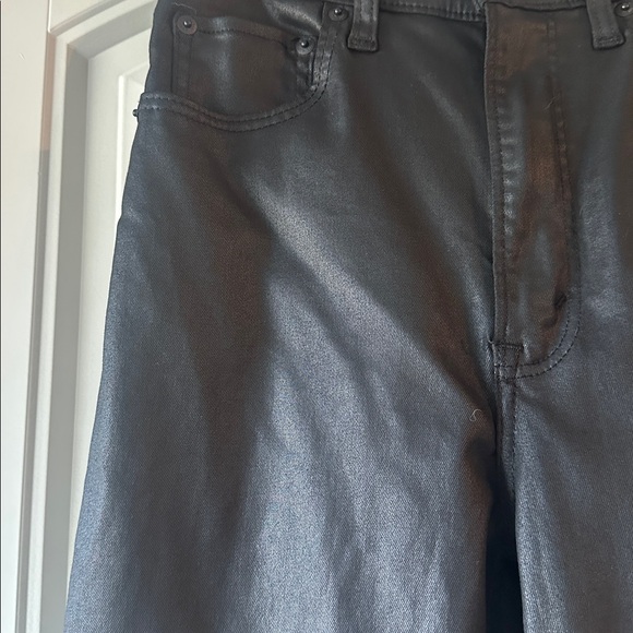 A&F Ultra High Rise 90’s Slim Straight Jean - Coated Black with Vent Hem 27 Reg - Picture 6 of 6